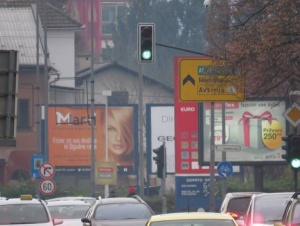 Razlika na teleobmočju objektivov je manjša, kot se zdi na papirju. Tu je razlika med 700 mm goriščne razdalje in 1365 mm. 